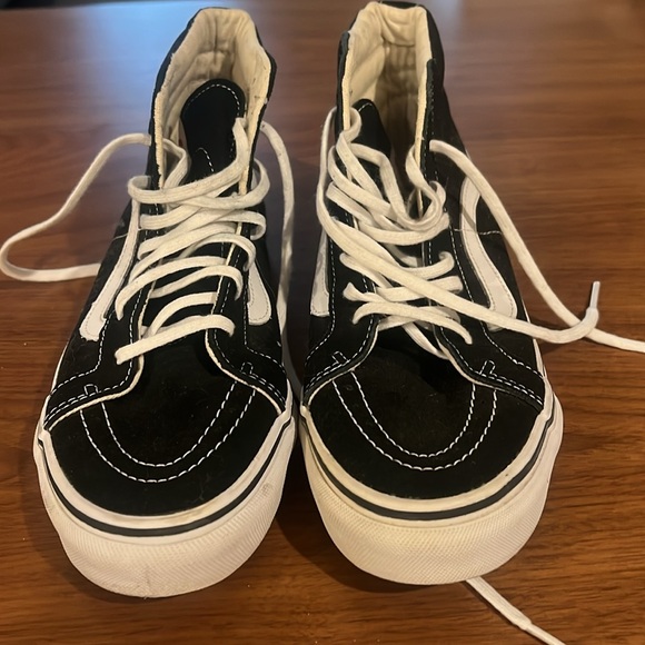 Vans high top sneakers, back and white mens 7, women’s 8.5 - Picture 2 of 6